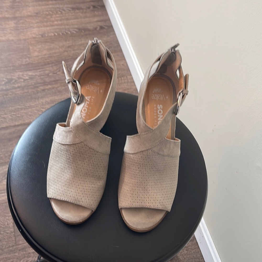 Woman’s size 8 Sonoma Gray Sandal